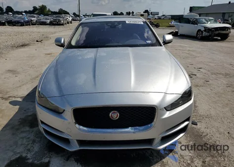 2017 Jaguar Xe Premium из США, поврежденный, VIN SAJAD4BV6HA968958